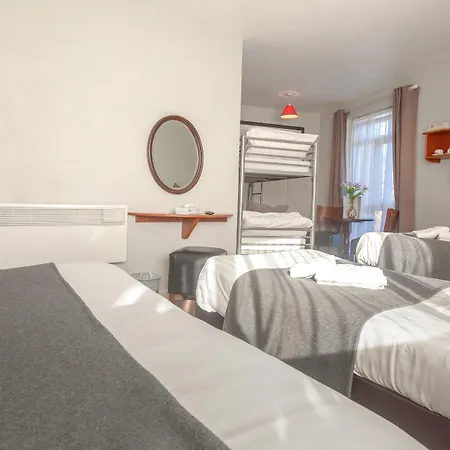 Arden House 4*