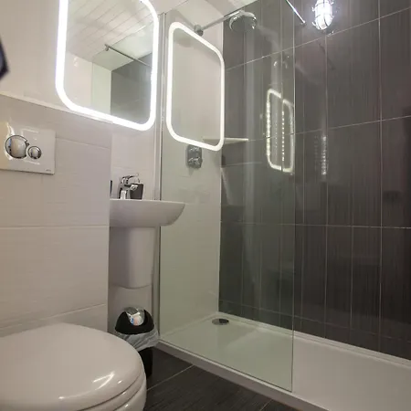 Arden House 4*