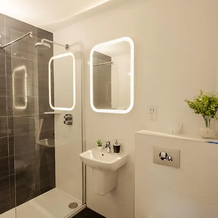 Arden House 4*