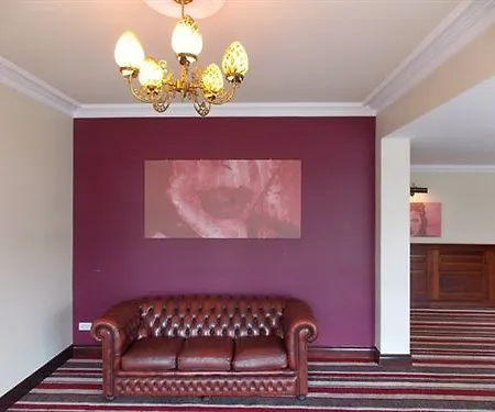 Arden House לינה וארוחת בוקר 4*